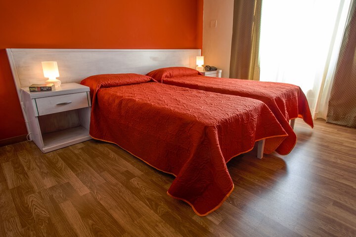 Room 8 of 48