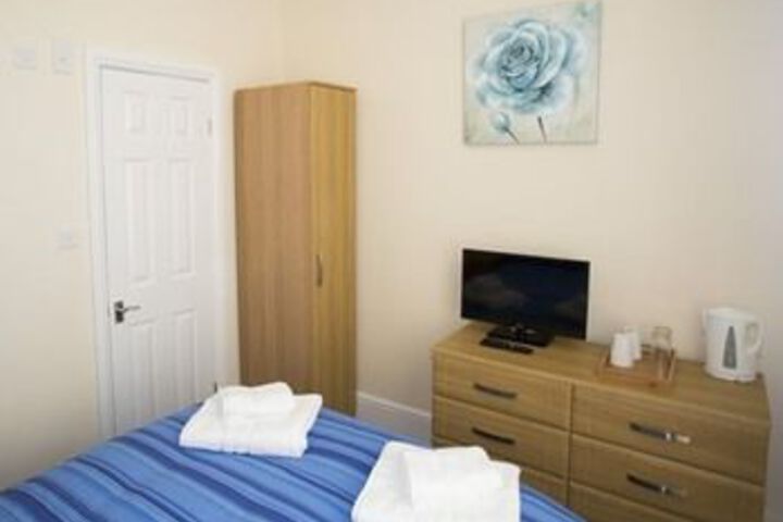 Room 6 of 13