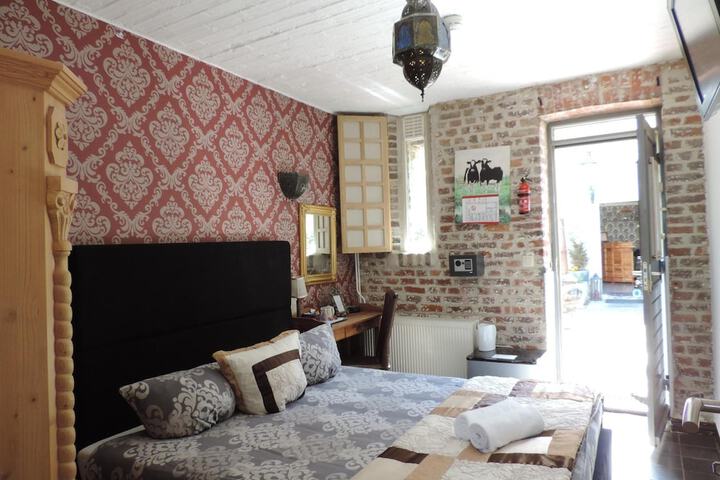 Room 27 of 57
