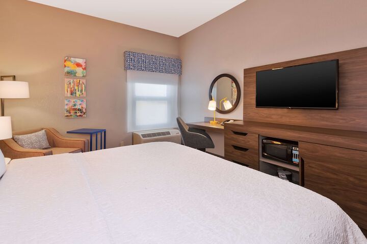 1 King Bed Accessible (12 of 26)