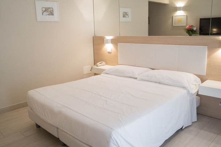 Room 13 of 32