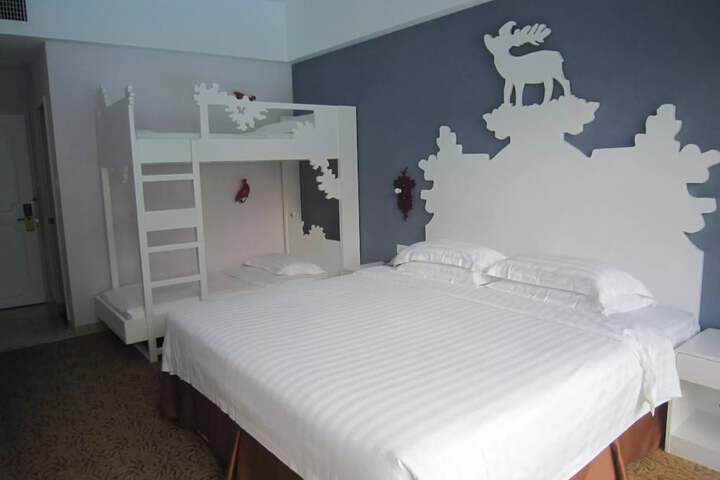 Room 17 of 48