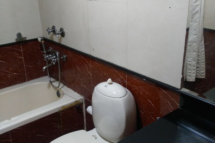 Room 20 of 28