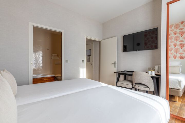 Room 26 of 142