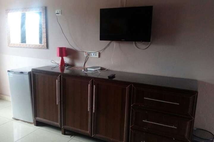 Room 16 of 28