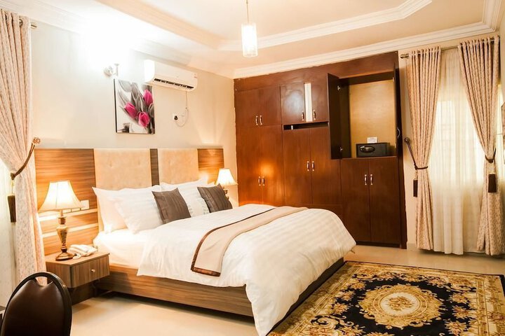 Room 5 of 24