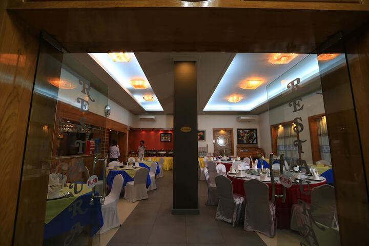 Dining 33 of 41
