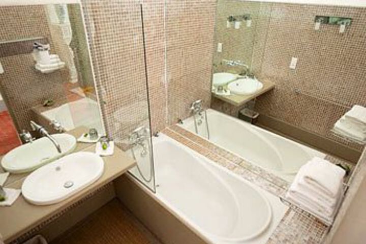 Room 4 of 38