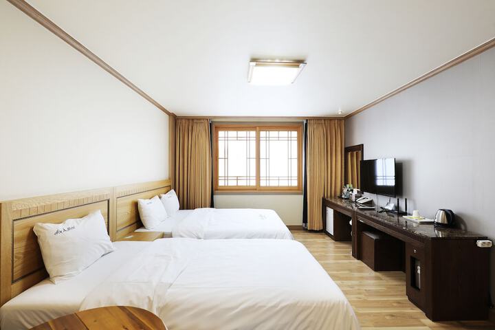 Room 14 of 25