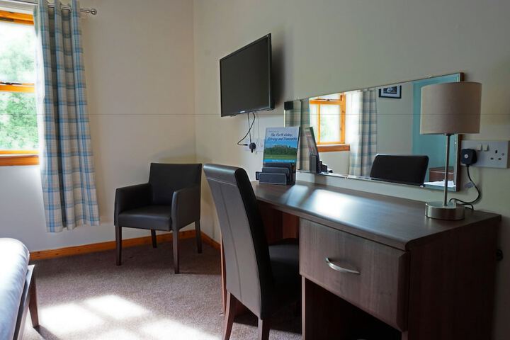 Room 4 of 16
