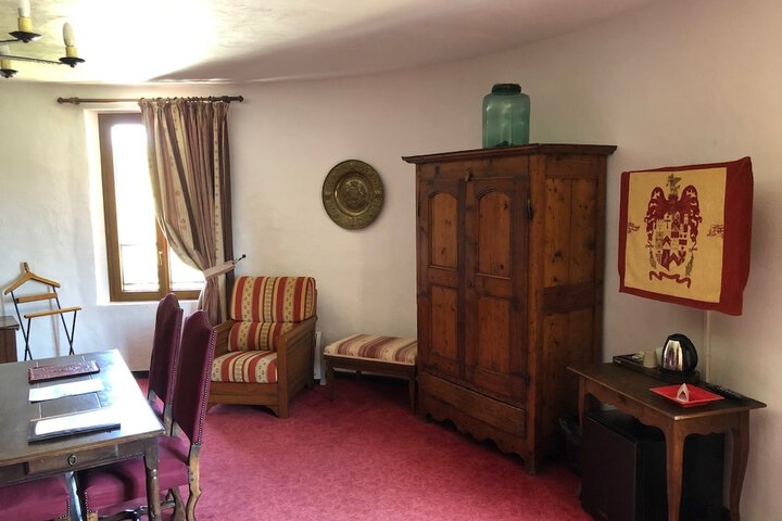 Room 9 of 89