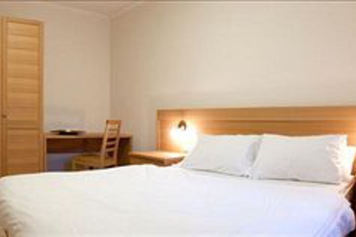 Room 7 of 28