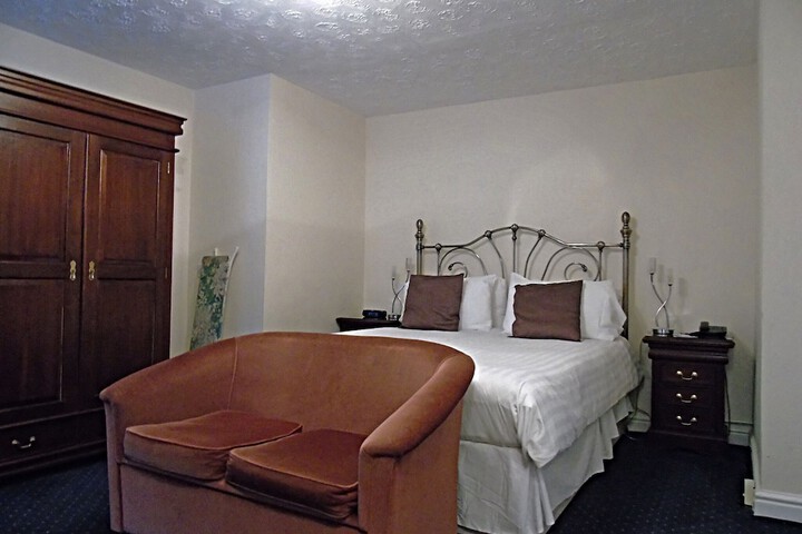 Room 9 of 99