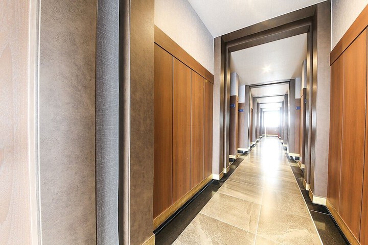 Ballroom/Hall 25 of 26