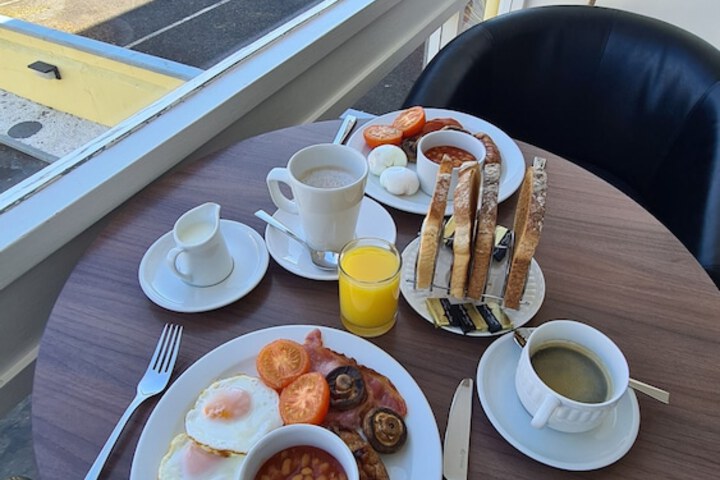 Breakfast/Coffee Service 32 of 50