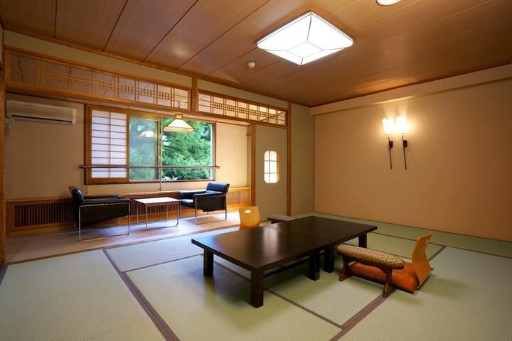 Room 2 of 23