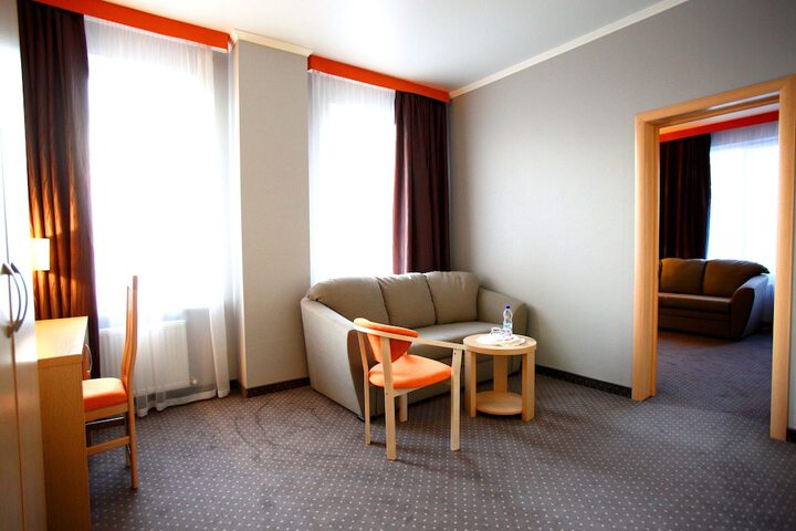 Room 18 of 36
