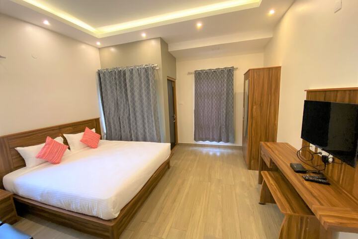 Room 5 of 14