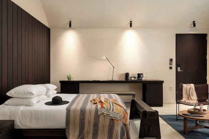 Room 100 of 282
