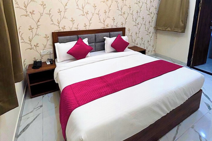 Room 6 of 10