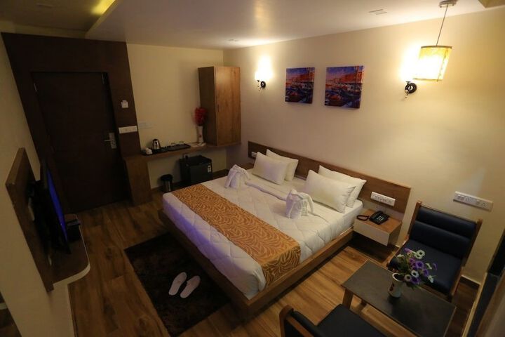 Room 12 of 26