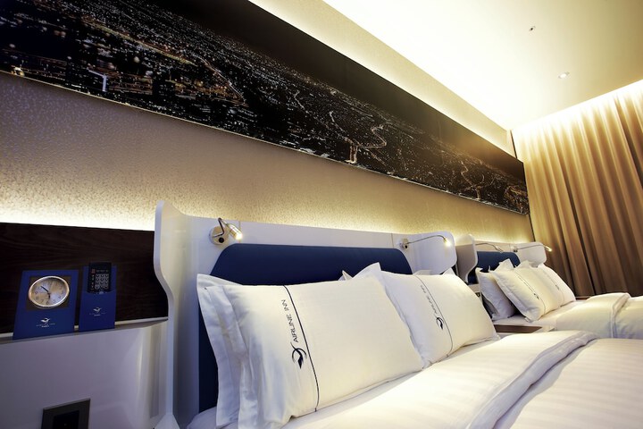 Room 28 of 61