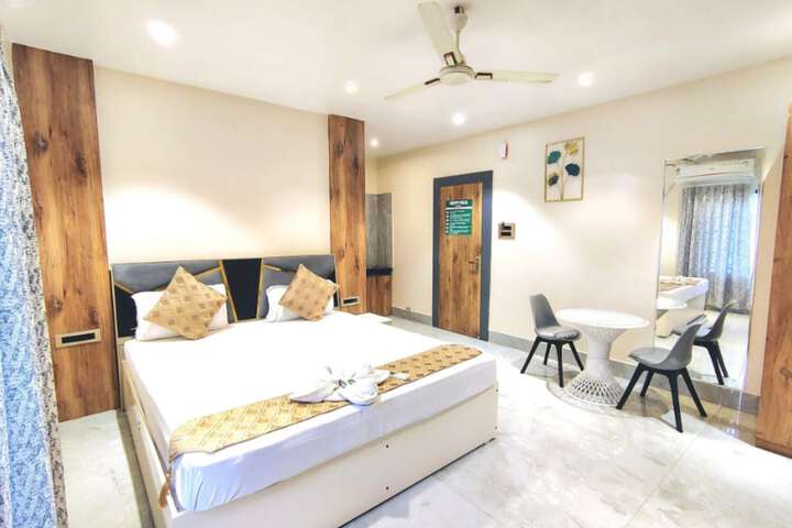 Room 4 of 6