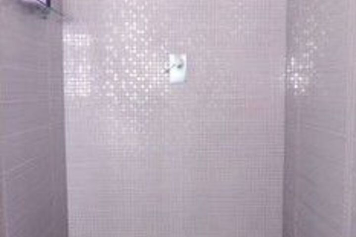 Room 6 of 12