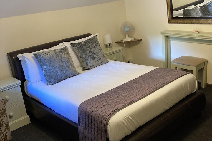 Room 4 of 52