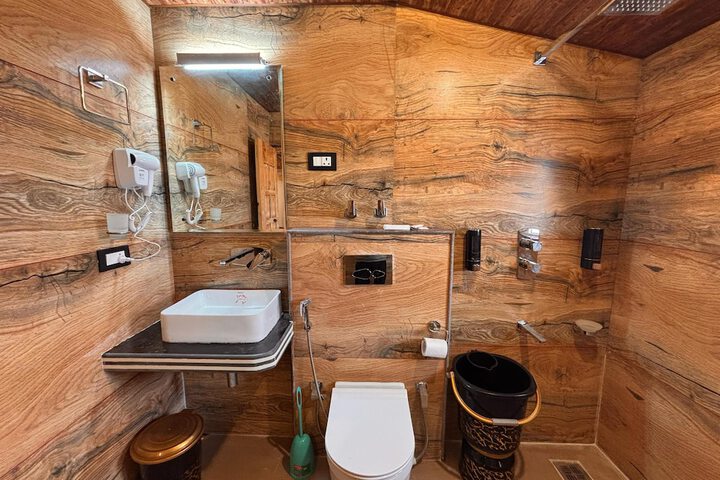 Room 17 of 31