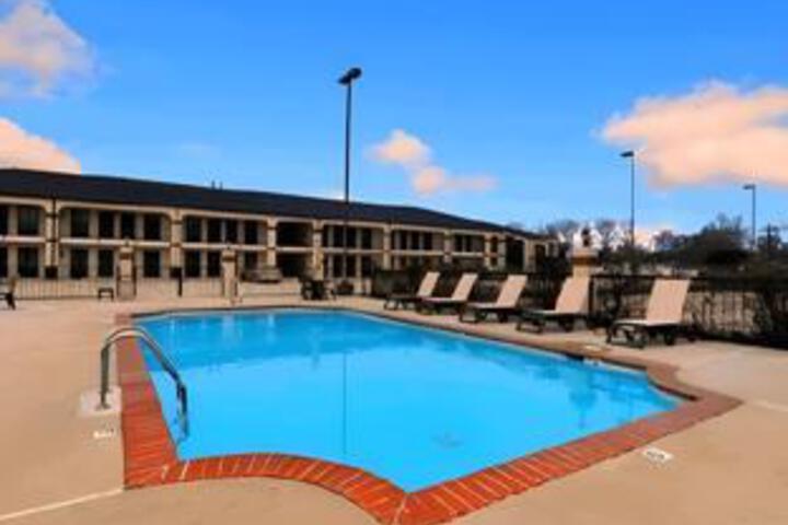 Pool 11 of 47