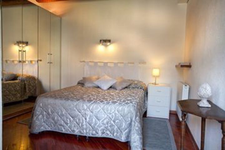 Room 6 of 16