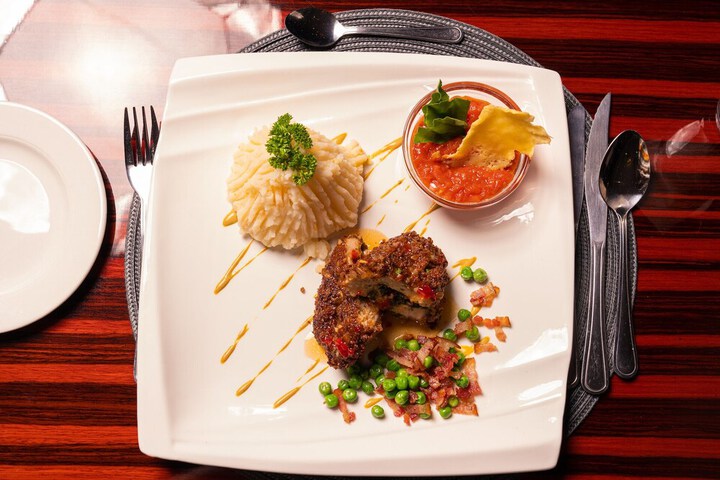 Dining 51 of 154