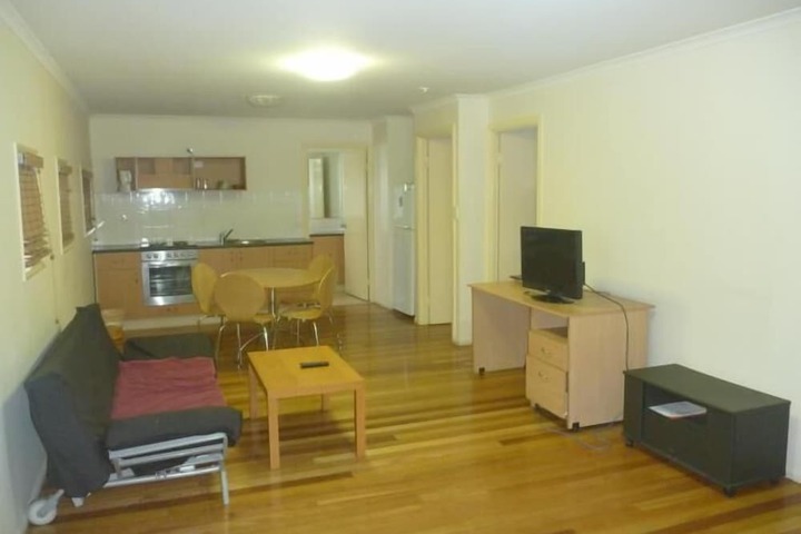 Room 6 of 10