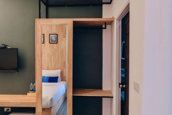 Room 26 of 65