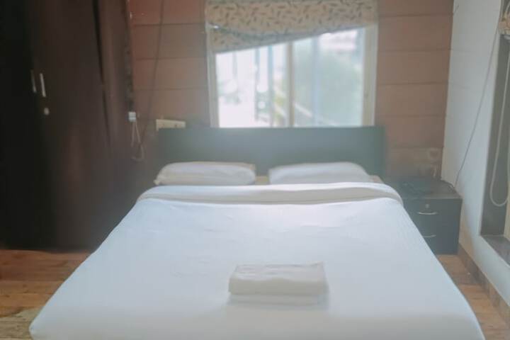 Room 6 of 10