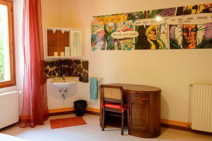 Room 10 of 20