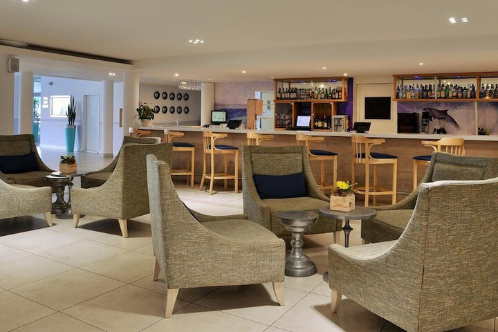 Lounge 246 of 343