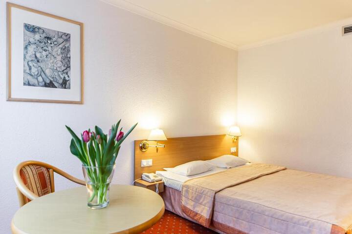 Room 15 of 49