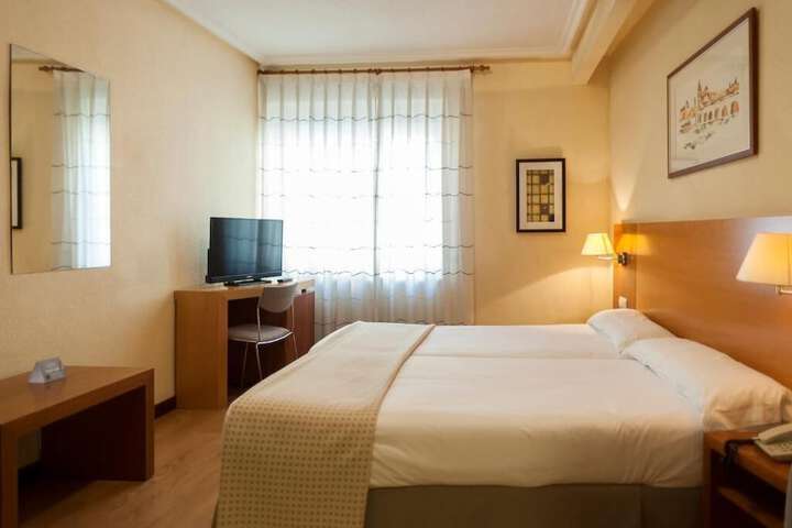 Room 2 of 38