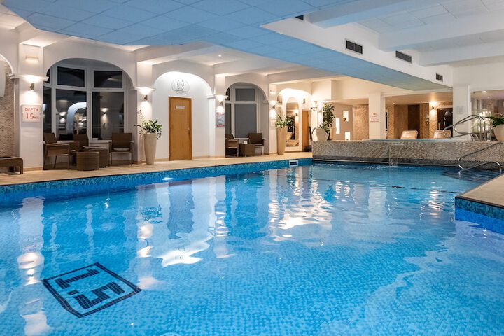 Pool 57 of 196