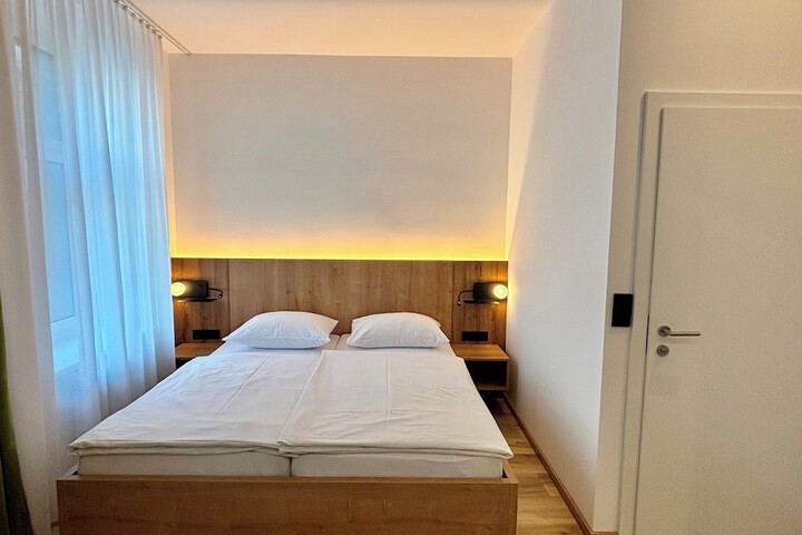 Room 32 of 86