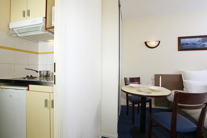 Room 6 of 8