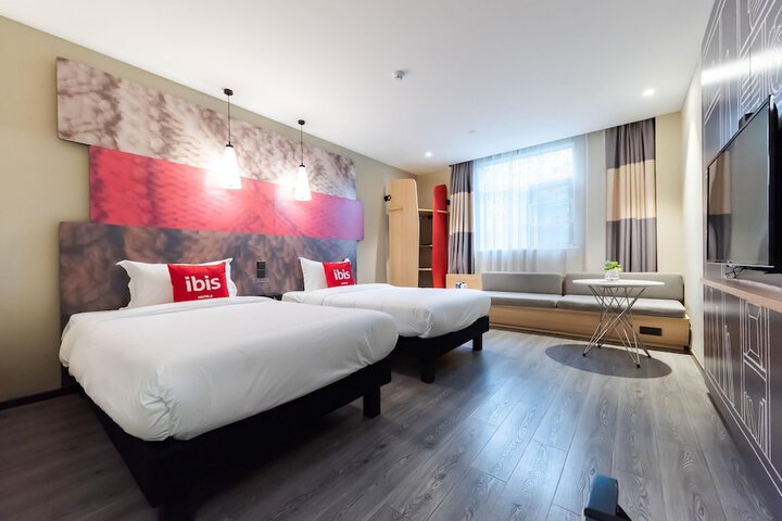 Room 12 of 23