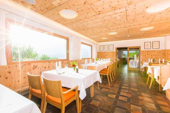 Dining Photos