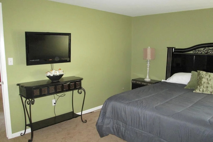 Room 5 of 11