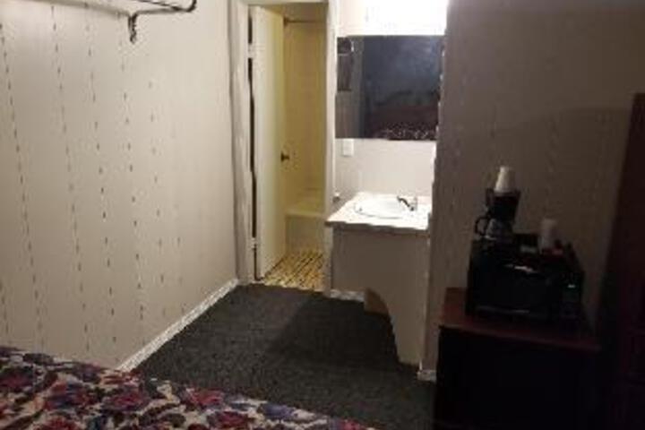 Suite 7 of 9