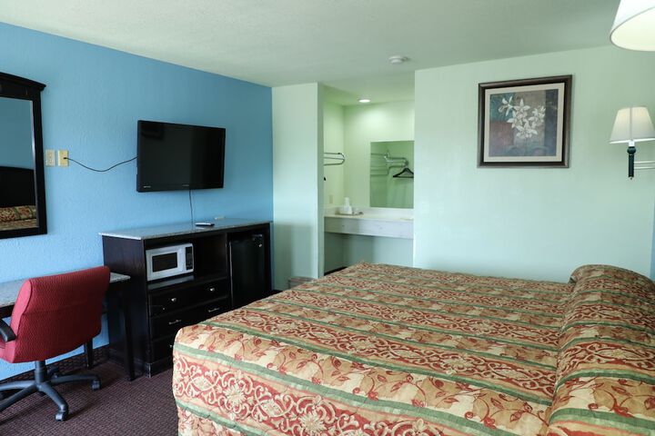 Room 6 of 16