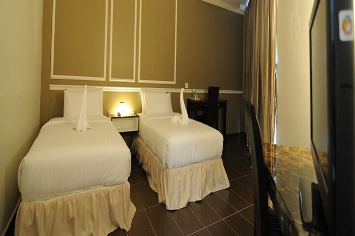 Room 6 of 31