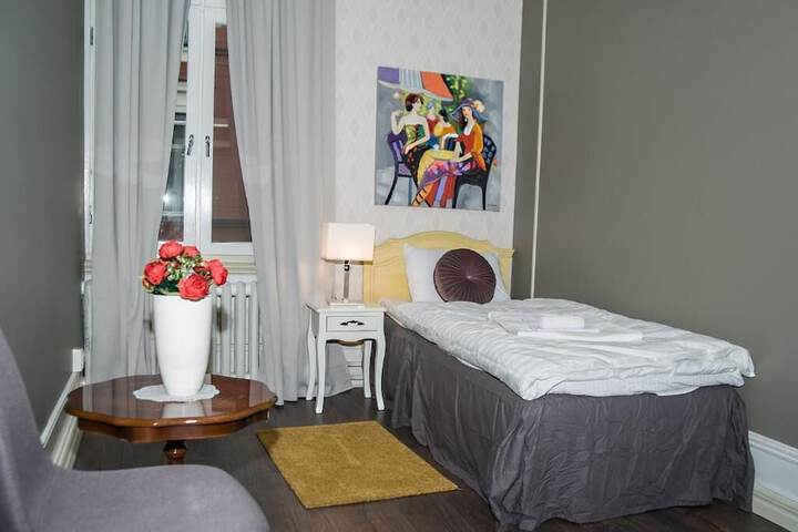 Room 25 of 27